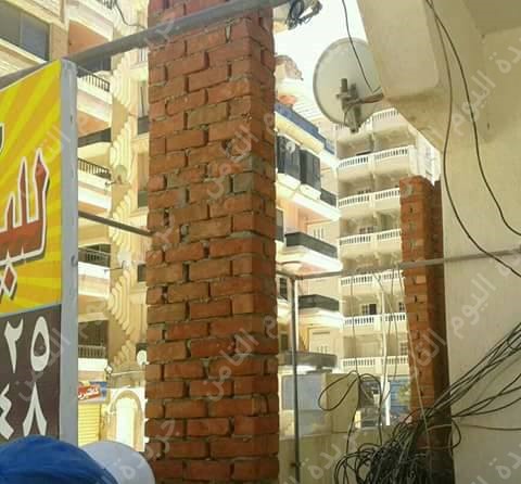 حي العجمي يقضي على البناء المخالف في المهد ب ٩ عقارات.