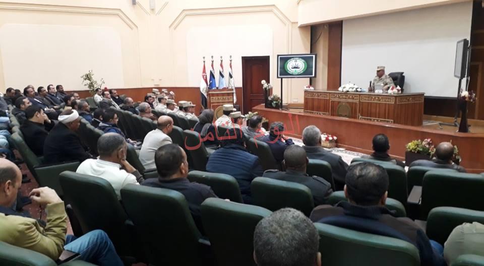 قائد الجيش الثالث الميدانى يلتقى كبار رجال الأعمال والمستثمرين بالسويس