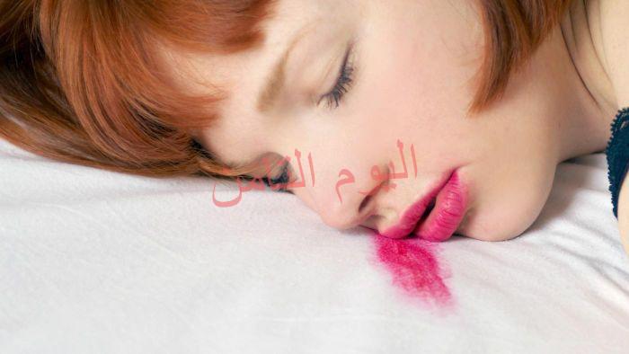 احذري من النوم بالمكياج لهذه الأسباب