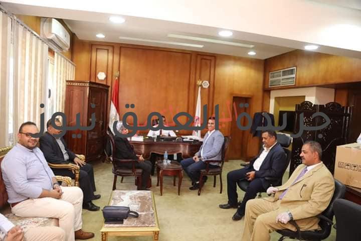 تسليم مجموعة من ادوات مكافحة العدوي والتعقيم للوحدات المحلية من مبادرة "واجب علينا نشكرهم"