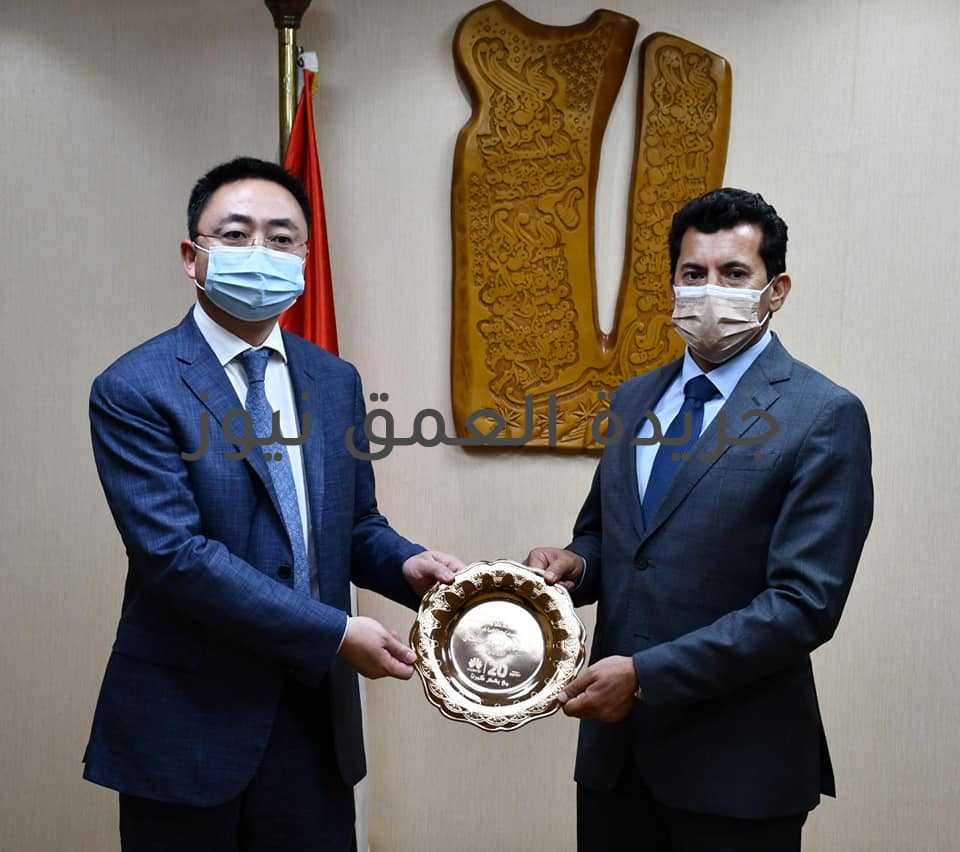 وزير الشباب والرياضة يلتقي الرئيس الإقليمي لشركة "هواوي" بشمال افريقيا