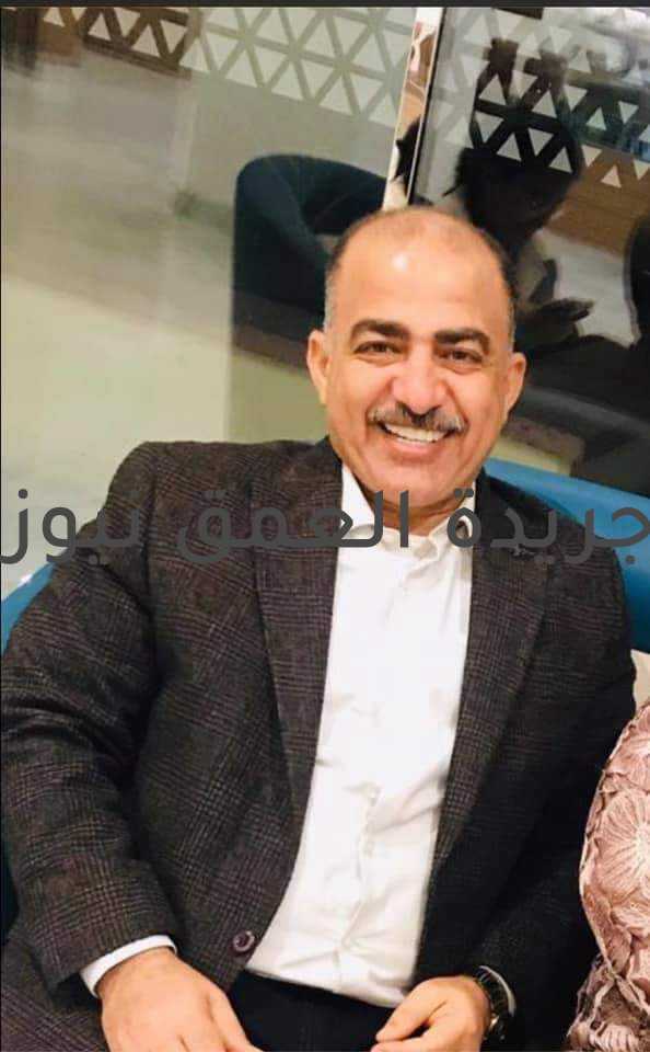 سيد عنان يكتب: حبي ودعمي لنادي منتخب السويس ليس له علاقة بانتخابات النادي من عدمه كتب/ ميدو حسان كتب سيد عنان: "أهالى السويس الكرام ومحبي نادي منتخب السويس، أتوجه إليكم جميعا بخالص تحياتي، أحب أن أوضح لكم أمر هام تداول فى الأيام السابقة بخصوص دعم نادينا منتخب السويس من عدمه، أنا بإذن الله تعالى مع منتخب بلدنا السويس قلبًا وقالبًا كما وضح أحد أصدقائي، وقد تم التواصل مع أحد مشجعي منتخب السويس وهو أخويا طارق الدف، بخصوص مكافئة مالية عند الفوز بعد كل مبارة والحمد لله أغلب محبين منتخب السويس يعرفون مصداقية هذا الكلام من عدمه وهذا الدعم كان بعد قرار عدم الترشح لمجلس إدارة منتخب السويس سواء على مقعد الرئيس أو نائبه، و أحب أن أعلم الجميع أننى على مسافة واحدة من كل المتقدمين للانتخابات فى مجلس الإدارة . وكان الدعم خاص بالجهاز الفنى واللعيبه وليس له أي علاقة نهائي بالانتخابات سواء داخل النادى أو خارجه وسنظل وراء الفرقة والجهاز الفني فى الفترة القصيرة القادمة لرفع الروح المعنوية لدى الفرقه والجهاز الفني، وأنا مثل أى سويسي يحلم بالصعود، دعونا نقف جميعا ونجتمع على تحفيز الرجال فى هذه الفترة. وأحب أن أوضح للجميع أن كل من يترشح سواء رئيس أو مجلس ادارة كلهم أحبابى وأصدقائي ويربطني بهم محبة وود متبادل ومنهم أصدقاء، وأنا ليس على خلاف أبدًا مع مجلس الإدارة الحالي، ونسأل الله سبحانه وتعالى أن يقدر لنا من يعيد للنادي مكانته الطبيعية، وأعلم جيدًا أن شعب السويس بالكامل يحلم بالصعود للدوري الممتاز، تحية لكل شعب السويس وجمهوره العظيم بإذن الله الصعود قادم."