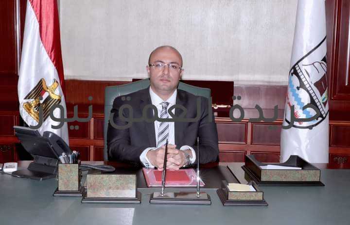 تعيين أحمد عزت مديرا لإدارة بني سويف التعليمية كتب / عماد ابو العمرو أصدر الدكتور محمد هاني غنيم، محافظ بني سويف"اليوم الجمعة"، القرار رقم (398) لسنة 2021، وتضمن في مادته الأولى :إلغاء تكليف السيد:معتز حسن محمد حسين ،من القيام بعمل مدير عام إدارة بني سويف التعليمية ،مع قيام السيدة مديرة المديرية بتكليفه بالعمل بما يتناسب مع مؤهله الدراسي والمستوى الوظيفي الذي يشغله. كما تضمنت المادة الثانية من القرار ندب السيد : أحمد محمد عزت أحمد عبد المجيد ، معلم خبير، للعمل مديراً عاماً لإدارة بني سويف التعليمية ،تنفيذاً للحكم الصادر لصالحه في الدعوى في هذا الشأن.