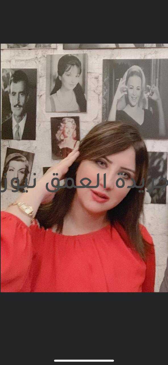إنسانيات.. (الإيمان ... والقوة الخارقة) بقلم/ د. أميرة الفيشاوي نعم ، الإيمان قوة جبارة وخارقة .عندما يؤمن الإنسان بذاته وبقدرته علي تحقيق الحلم ، مع الإجتهاد والسعي في تحقيقه ، سيتحقق الحلم. عندما يؤمن الجندي بقدرته علي الإنتصار علي العدو مع العمل والإجتهاد ، سينتصر علي العدو ، عندما يؤمن الطالب بأنه طالب مميز ، سيتميز ويبدع. الإيمان واليقين فالله سبحانه وتعالي مع الصبر والسعي ، سيحقق لك ما تسعي إليه. خطوات الإيمان تبدأ بالثقة الذاتية والإقتناع بقدراتك الخاصة جدا والتي تميزك عن الآخرين. ثانيآ: التفكير الإيجابي دائمآ وإن قابلت المزيد من التحديات.ثالثآ: الإستعداد لأي معركة أو أعداء يحاولون تهديد هدفك.من أهم الأسلحة المدمرة و الإستعداد لهذه المعركة هي معركة " الوعي " ومدي قدرة عقلك وقدراتك الخاصة في التفكير، التحليل و الإستنتاج.تعتبرالقدرة علي التحدي من أقوي الأسلحة لمقاومة كل من يحاول أن يحبطك لتتمسك بعزيمتك وإرادتك.عندما توجه عقلك وكل حواس جسدك إلي طاقة الإيمان بهدفك ، بحلمك وبقناعاتك، ستتوجه جميع حواس الجسد إلي تحقيق ما تسعي إليه. بالتالي الإيمان يعتبر "قوة جبارة" داخل الإنسان إذا إستخدمها بشكل سليم سيحرك كل حواس الجسد والعقل لتحقيق ما يؤمن به. أحيانآ يقابل الشخص من "يؤمن به" وأحيانا يقابل من "لا يؤمن به"بل من يقاومه. لابد علي الفرد أن يتحامي بطاقة المحبين ، عندما يؤمن بك شخص وبأحلامك ويساعدك ويدفعك للأمام ستزداد طاقة العقل والجسد إلي أضعاف وأضعاف . ولذلك "طاقة الإيمان "ستكون خارقة ليست فقط بإيمانك الشخصي ، وإنما بدعم من حوليك وإيمانهم بك.تتمثل "قضية الإيمان والقوة الخارق في إيمانك بالله سبحانه وتعالي. عندما يزداد إيمانك بالله سبحانه وتعالي وتتوكل عليه بكل حواسك بعد العمل والصبر والإجتهاد والتوكل ،لن يخذلك الله في مقصدك. فاليقين فالله ينبع من الإيمان والإصرار والتحدي. الإيمان ينقسم إلي عدة محاور أولا: إيمانك وبقينك بالله سبحانه وتعالي، ثانيآ: إيمانك بقدراتك وبهدفك وبحلمك مهما قابلت من صعاب وتحديات. ثالثآ: إيمانك بمن حوليك وتقربك لمن يدعمك والإبتعاد عن من يحاول أن يحبطك. إن الإيمان بكل معانيه من الإصرار واليقين والصبر والتحدي بالفعل "قوة خارقة" ، تتحكم هذه القوة في جسدك وبالتالي أيضآ عقلك. بقدر قوة الإيمان ستهزم الجميع ، وبقدر ضعف الإيمان وضعف محاوره ، من الممكن أن تكون قابل للهزيمة والإنكسار. تحصن بالإيمان فالإيمان قوة خارقة , إما ستهزم العالم بإيمانك أو ستخسر مقصدك من قلة إيمانك.