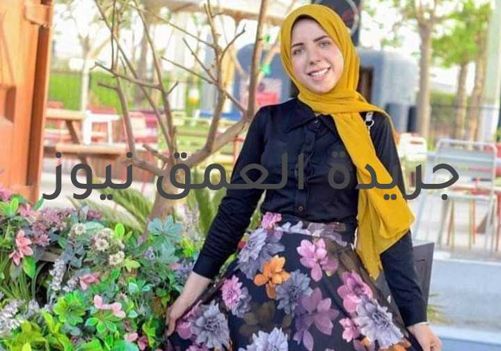 سلسبيل عبدالحميد: الفساتين القطنية موضة صيف 2021 كتب/ سامح علي في فصل الصيف، تفضل البنات والسيدات ارتداء ملابس مبهجة مريحة للعين، ولكن تقع معظمهن في خطأ اختيار القطع المناسبة لحرارة الجو في هذه الفصول، لذلك يجب هنا تحقيق المعادلة الصعبة. تقول الفاشون بلوجر سلسبيل عبدالحميد، أن فصلي الصيف تغلب عليهم موضة معينة من الملابس، والتي يأتي على رأسها الملابس القطنية الذي يجب أن تكون الاختيار الأول لكل بنت وسيدة في هذان الفصلان، والابتعاد عن الملابس المصنوعة من مواد غير طبيعية وذلك لتجنب حرارة الصيف، واختيار الألوان الفاتحة المبهجة والابتعاد عن الألوان الغامقة وخاصة الأسود الذي يعمل على امتصاص أشعة الشمس ومن ثم يتسبب في ارتفاع حرارة الجسم. وأشارت الفاشون بلوجر إلى نوع خامات الأقمشة سواء كان للملابس الداخلية أو ملابس الخروج، فكلما احتوت على نسبة كبيرة من الألياف الصناعية شعرت أكثر بدرجات الحرارة؛ لذا يجب انتقاء ملابس قطنية أو من الكتان. وأكدت الفاشون بلوجر سلسبيل عبدالحميد، على ضرورة الابتعاد عن الجينز الضيق واستبداله بالبنطلونات القطنية أو المصنوعة من الاقمشة، وذلك لتجنب حدوث أي ضرار للبشرة من تسلخات أو غيره. كما أكدت الفاشون بلوجر سلسبيل عبدالحميد، على أن موضة الفساتين القطنية هذا العام منها الأصفر والأخضر والسماوي والأحمر والأبيض والأوف وايت والبيج.