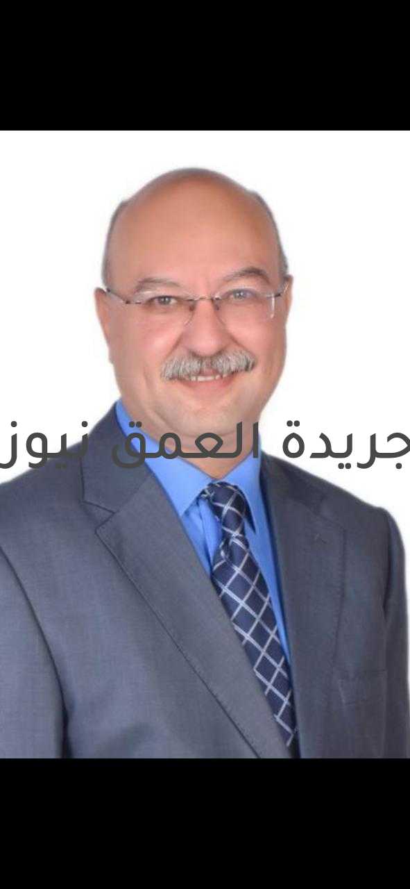 الملواني: يناشد مستوردي البراويز القرآنية والكتب الدينية بمراجعة البحوث الاسلامية كتبت هدي العيسوي قال أحمد الملواني، رئيس لجنة التجارة الخارجية بالشعبة العامة المستوردين انه في تواصل مع جهات العرض للهيئات الرقابية الخاصه بالافراج عن البضائع المستوردة وقامت الشعبة العامة للمستوردين برئاسة حمدي النجار وهيئة المكتب للشعبة بالتواصل المستمر لحل مشاكل المستوردين مع الهيئات الرقابية عن البضائع المستوردة وتم التواصل مع الهيئة العامة للرقابة على الصادرات والواردات وأيضاً مع هيئة سلامة الغذاء لحل المعوقات التي تواجه المستوردين. وأضاف "الملواني" في بيان اليوم، أن لجنة التجارة الخارجة بالشعبة تواصلت مع الأمين العام لمجمع البحوث الاسلامية الدكتور نظير محمد عياد والشيخ علاء عبد الظاهر مدير عام البحوث والنشر بالمجمع حيث تم عرض شكاوي بعض المستوردين المتعلقة برفض بعض الرسائل، وتم الإفادة بأن وضع الضوابط بشان الاعمال الدينية يجب ان يتناسب مع صحيح الدين والمنهج الوسطى المعتدل، حيث أن هناك مطبوعات كثيرة تخالف العقيدة الصحيحة وتتعارض مع مباديء العقيدة الاسلامية لأمور مذهبية، وكثير من المستوردين يقعوا في هذا الخطأ، مما يترتب عليه رفض دخول بعض هذه الكتب او براويز الايات القرآنية. وأشار "عبدالظاهر"، إلى أن مركز البحوث الاسلامية يناشد كافة المستوردين أن يراعوا هذه الضوابط، وفيما يتعلق برفض بعض البراويز التي تحتوي علي آيات قرانية فهناك مخالفات تقع في طريقة كتابة الآيات وهي مخالفات للرسم العثماني أو أن يكون التشكيل مخالف للضبط أو تكون الآيات بدون فواصل. وفي ذات السياق، تناشد "شعبه المستوردين" مستوردي البراويز القرآنية ومستوردي الكتب الدينية أن يراجعوا مركز البحوث الاسلامية قبل القيام بجلبها من الخارج. واوضح الدكتور نظير محمد عياد، بأن مركز البحوث الاسلاميه التابع للازهر الشريف على استعداد للتعاون مع كافه المستوردين لابداء الرأي قبل الشروع فى استيراد المطبوعات او البراويز القرآنية. وحرصًا من "الأزهر الشريف" على التعاون مع برنامج النافذة في سرعة الإفراج عن البضائع طبقا لتوجيهات القيادة السياسية وأنها على استعداد لفتح مكاتب لتواجد موظفيها في المنافذ الجمركية الكبرى ( تجمع جهات العرض في مكان واحد ). ومن المعروف أن الازهر الشريف هو المرجعية للدول الاسلامية في الأمور المتعلقة بالمصحف الشريف وأسانيد الحديث النبوي وذلك من خلال الباحثين في مركز البحوث الاسلامية