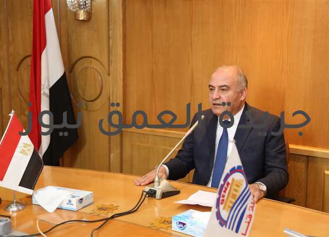 محافظ قنا يجري اتصالا هاتفيا لتهنئة الثاني على الجمهورية في الثانوية العامة