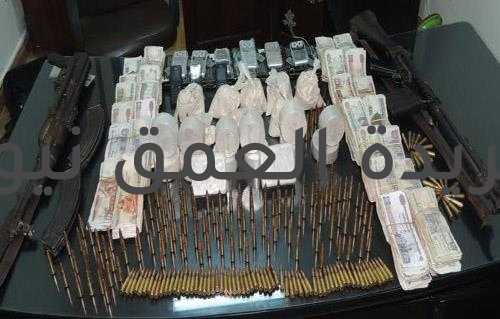 حبس 3 عاطلين لاتهامهم بحيازة مخدر الهيروين وأسلحة نارية بمنطقة السلام