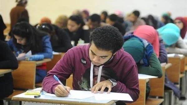 حقوق عين شمس تقدم تسهيلات لطلاب الفرقة الرابعة في مشروع محو الأمية
