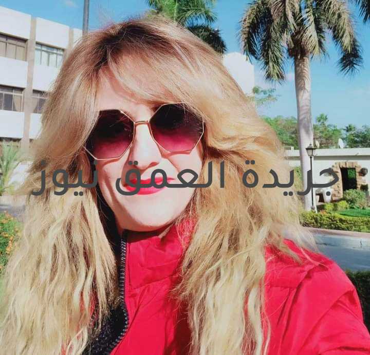 طلاب كلية التربية النوعية بجامعة عين شمس يحتفلون بمواقع التواصل الاجتماعي بعيد ميلاد الدكتورة سماح عز العرب كتب/ إبراهيم عمران احتفل طلاب كلية التربية النوعية بجامعة عين شمس بعيد ميلاد الدكتورة سماح عز العرب وقدموا لها التهنئه علي صفحتها، منهم من قال "دكتورتنا الجميلة الراقية التي تعاملنا علي أننا اخواتها و أبنائها، كل سنة وانتي اجمل واحلي وربنا يخليكي لنا ونستفيد من علمك واخلاقك الراقية وحبك للجميع"، ومنهم من قال" عيد ميلاد سعيد يا ملكة جمال الكون وعقبال مليون سنة"، ومنهم من قال "نوارت كلية التربية النوعية بجامعة عين شمس عقبال مليون سنة"، ومنهم من رسم بورتوريه للدكتورة وكتب لها "عيد ميلاد سعيد يا ملكة جمال الكون ربنا يخليكي لنا"، ومنهم من قال "ايقونه كلية التربية النوعية كل سنة وانتي طيبة وعقبال مليون سنة".