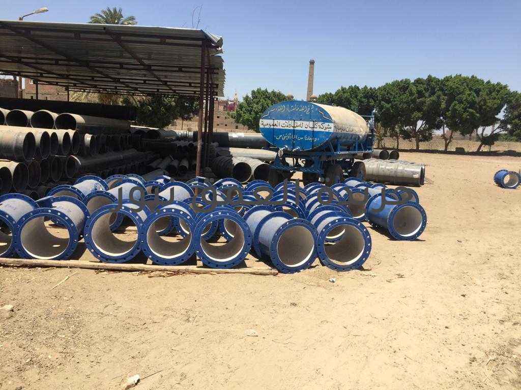 17 مليون جنيه لإحلال وتجديد شبكات الصرف الصحي بطهطا كتب/ حسن أبوخزيم أكد اللواء المهندس حسن محمود عبد الغنى، القائم بأعمال رئيس مجلس إدارة شركة مياه الشرب والصرف الصحي بسوهاج والعضو المنتدب ، أنه تم تخصيص مبلغ ١٧,٧ مليون جنيه لمد وتدعيم وإحلال وتجديد شبكات الصرف الصحي بمركز طهطا بأطوال تبلغ 8.8 كيلو متر. و أوضح رئيس مياه سوهاج أن أعمال المد والتدعيم والإحلال والتجديد تشمل مناطق غرب وقبلي البلد بأطوال 3.7 كيلو متر وإحلال وتجديد غرف وشبكات الصرف الصحي بالمساكن الشعبية ومجز طهطا بأطوال 4.7 كيلو متر ومد وتدعيم وإعادة تأهيل مطابق وغرف وشبكات الصرف الصحي بقرى بنجا وبنهو وبنى عمار وحموده بأطوال 3.5 كيلو متر.