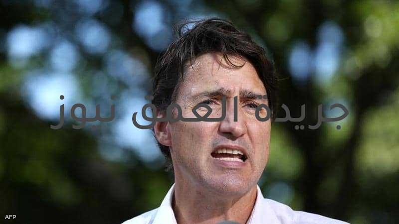 محتج غاضب يرشق رئيس وزراء كندا بالحجارة