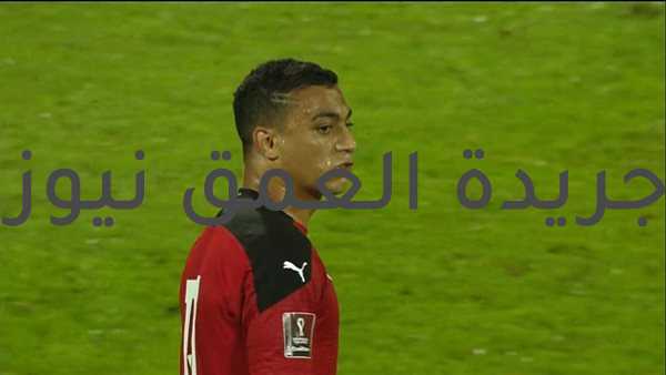 شاهد.. مصطفى محمد يثير الجدل بتصرف غريب بعد مباراة مصر والجابون