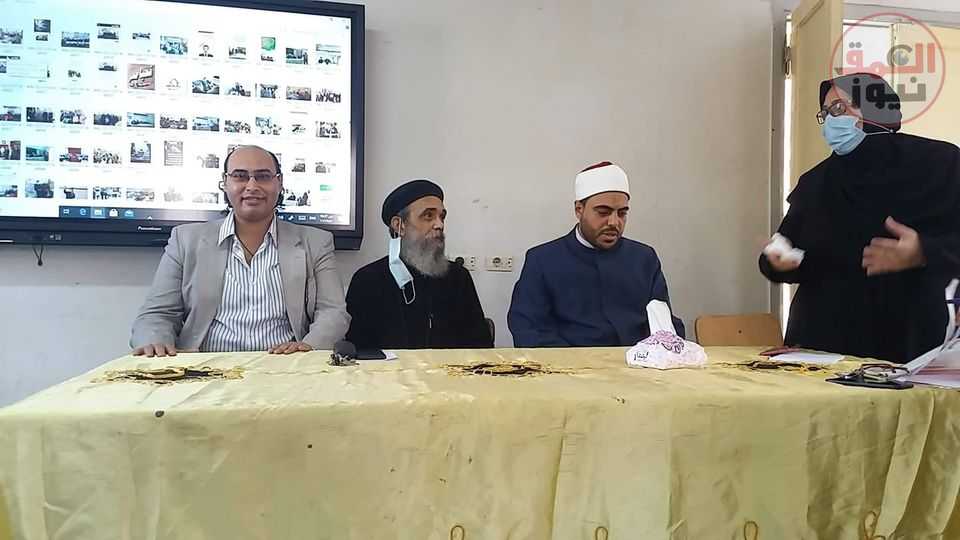 بيت العائلة ببورسعيد يناقش"التعايش السلمى" بمدرسة الغرفة التجارية الثانوية بنات