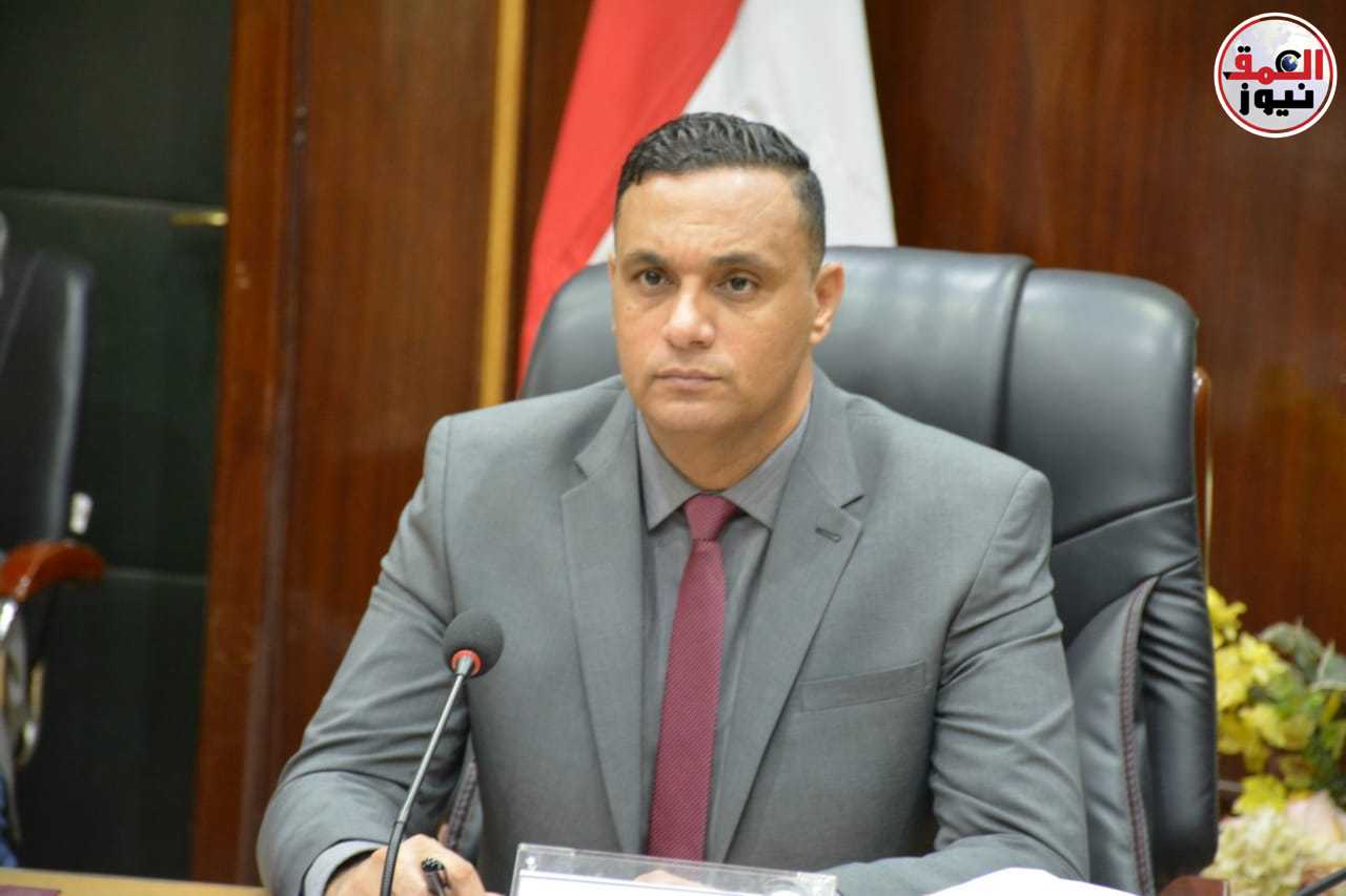 محافظ الدقهلية يحيل 98 من العاملين بالمستشفيات المتغيبين عن العمل للتحقيق