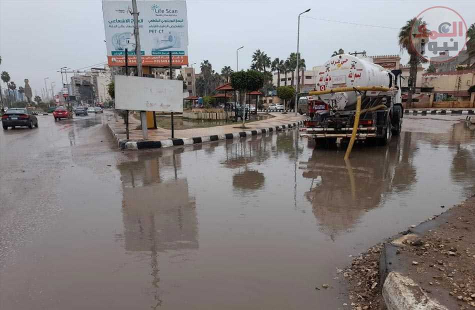 استمرار رفع تجمعات مياه الأمطار بالشوارع والميادين بمراكز ومدن الدقهلية