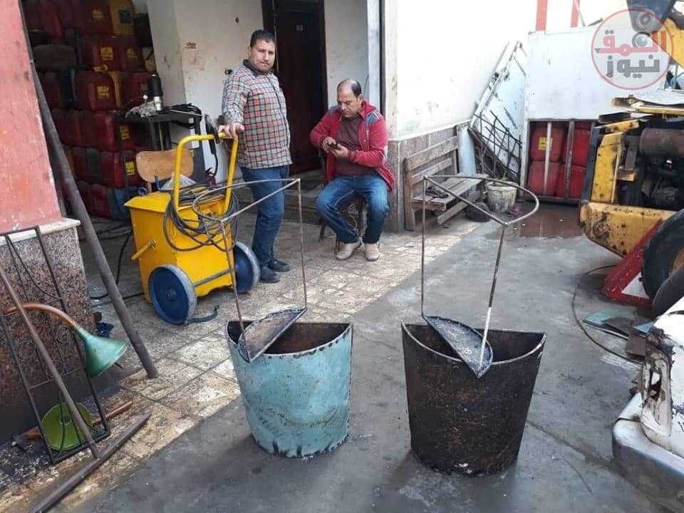 حفاظًا على المظهر الحضاري .. محلية فارسكور تبتكر تصنيع سلات النظافة