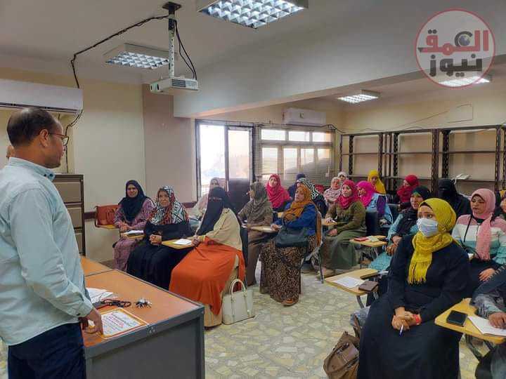 ختام تدريب تنميه المهارات اللغه الانجليزيه صوتيات لمعلمات مدارس المحتمع والفصل الواحد بفرشوط شمال قنا(العمق نيوز)