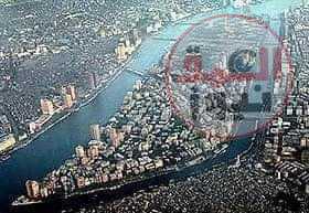 كلمة الزمالك هي كلمة تركية ، وتعني "الأكواخ الخشبية" أو العشش ، حيث كان الحي في بدايته عبارة عن جزيرة طينية واقعة في نهر النيل ، ويتخذها الصيادون نقطة انطلاق لهم كما كانوا يقومون بتخزين أدوات صيد الأسماك في العشش والأكواخ الموجودة بالجزيرة التي كانت أيضا مكانًا لراحتهم خلال فترات الصيد.