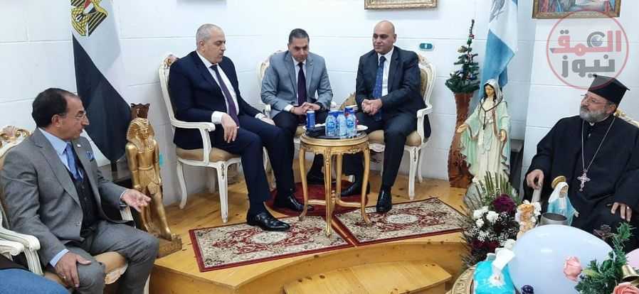 مدير امن دمياط يقدم التهنئة لكاهن كنيسة الروم الأرثوذكس