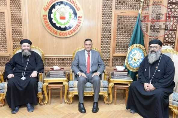 محافظ الدقهلية يستقبل ممثلين عن اسقف ميت غمر ودقادوس وبلاد الشرقية لتقديم التهنئة بمناسبة قدوم العام الميلادي الجديد .