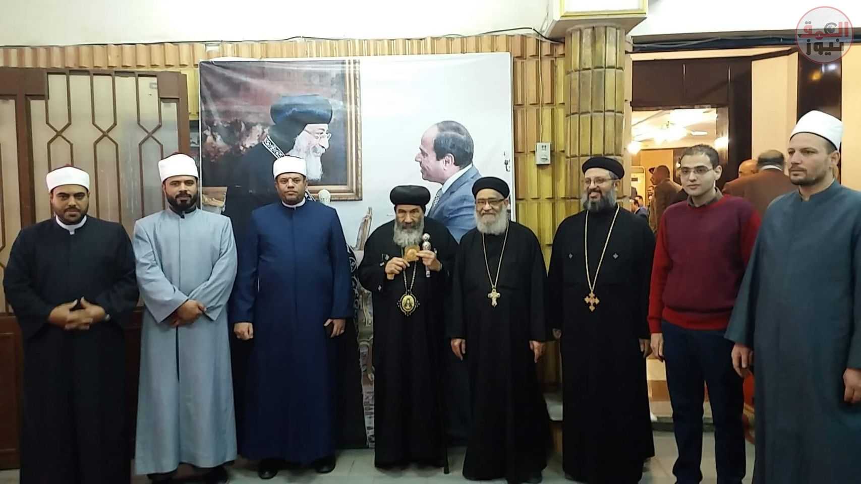 محافظ بورسعيد و" بيت العائلة " يقدمان التهنئة بالكاتدرائية والكنيسة الإنجيلية في عيد الميلاد