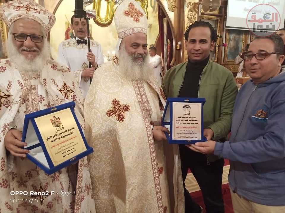 وفد من حزب مصر أكتوبر يزور كنيسة السيدة العذراء والقديسة بربارة بالقصير للتهنئة بعيد الميلاد المجيد البحر الأحمر : حنان عبدالله زار وفد من حزب مصر أكتوبر بمدينة القصير كنيسة السيدة العذراء والقديسة بربارة للتهنئة بمناسبة عيد الميلاد المجيد بحضور قيادات الحزب بالمدينة