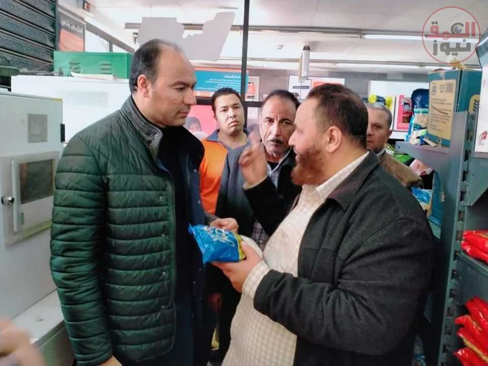 رئيس المركز يقود حملة مكبرة لمراقبة الأسعار وتوافر السلع والمنتجات بمحافظة الفيوم بمركز ابشواي