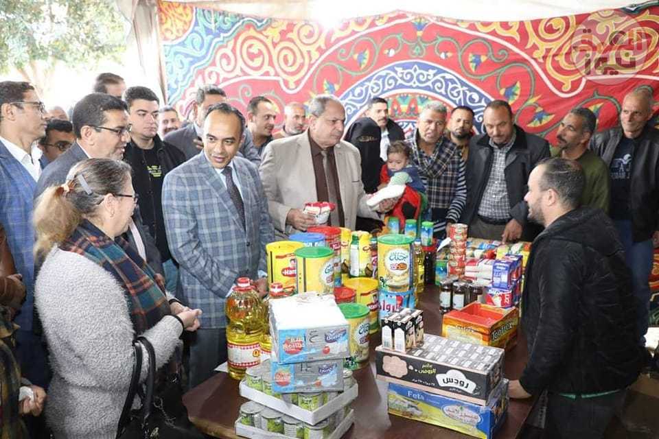 نائب المحافظ يفتتح عدداً من معارض "أهلا رمضان" بقرى مركزي المنيا وملوي بأسعار مخفضة