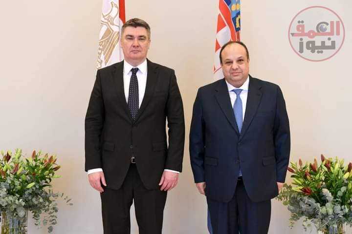 السفير المصري لدى كرواتيا يسلم أوراق اعتماده للرئيس الكرواتي