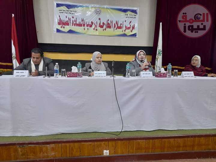 مركز اعلام الخارجة يستعرض الأمراض المشتركة بين الحيوانات والإنسان