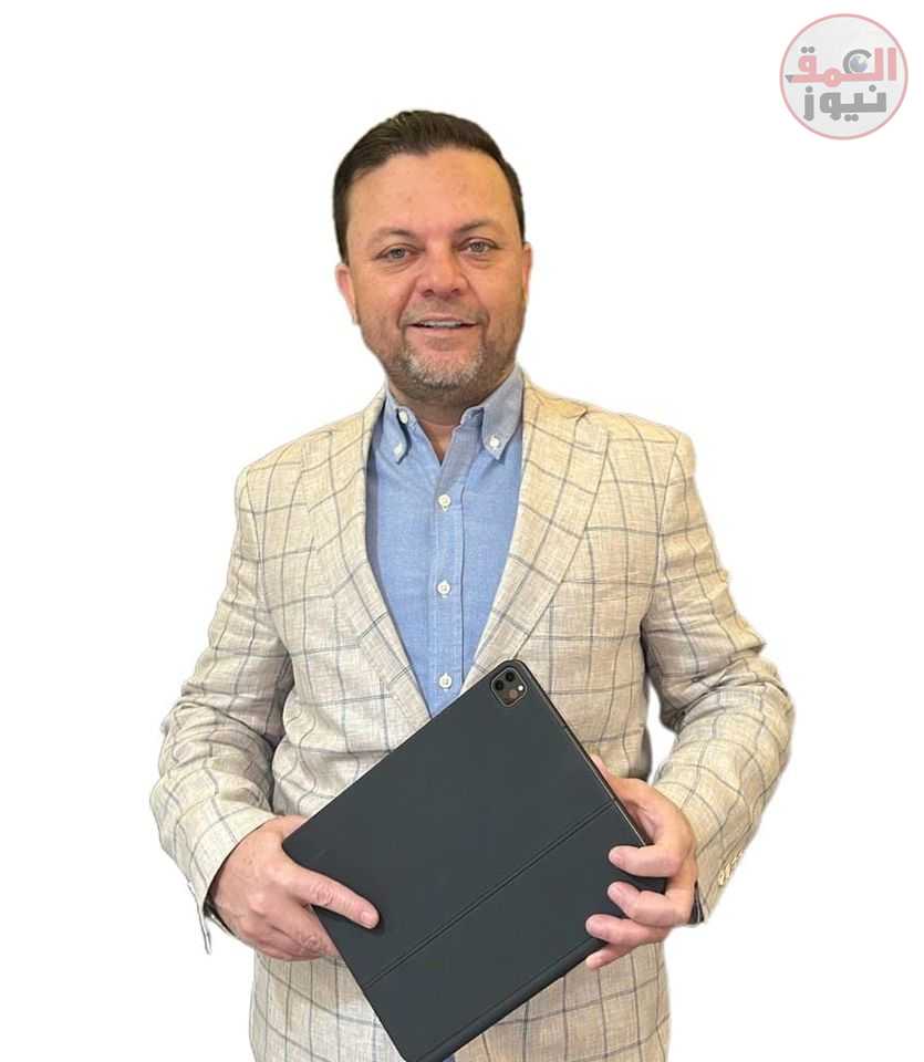انطلاق فعاليات أول مؤتمر عالمي للتحول الرقمي داخل مصر مايو المقبل كتب : ماهر بدر تريو جلوبال تنظم ملتقى eGlobExpo للاستثمار في التحول الرقمي والتجارة الإلكترونية طارق جعرور: الملتقى يمثل فرصة لطرح الفرص الاستثمارية بمصر في مجال التجارة الإلكترونية وأنظمة الدفع الملتقى أول مؤتمر تكنولوجي مالي لوچيستي يقدم حلول مبتكرة تكنولوچيه في مجال التجارة الالكترونية و التكنولوجيا المالية و اللوچيستيات وتسليط الضوء على الميكنة والرقمنة تنظم ترو جلوبال أول ملتقى عالمي للتحول الرقمي داخل مصر تحت مسمى eGlob Expo ، وذلك خلال الفترة من 20 إلى 21 مايو المقبل، بحضور كبار الشركات العالمية. من جانبه قال طارق زياد جعرور، رئيس مجلس إدارة شركة تريو جلوبال، أن المؤتمر بمثابة ملتقى عالمى على أرض مصرية، يضم كافة الشركات العالمية المتخصصة فى مجال التحول الرقمى، لافتا إلى أن الملتقى يهدف لإضافة قيمة للاقتصاد المصري ويساهم فى دمج الشركات الناشئة. أضاف أن الملتقى يمثل فرصة لطرح الفرص الاستثمارية في مصر في مجال يعد العمود الفقري للتجارة وهو اللوجستية والموانئ البحرية الجافة والبرية وطرحها للحوار لدعم فكرة المركز اللوجستي وهى استراتيجية مصر 2030 لتصبح مصر أكبر مركز لوجيستى بالمنطقة. أكد طارق جعرور، على أهمية الاستثمار في قطاع اللوجستيات من قبل القطاع الخاص، خاصة أنه يدار عالميا من خلال القطاع الخاص فالتغيير اللحظى في تعريفات أسعار هذه الخدمات يتطلب مرونة في تحديد هامش الربح من ناحية ومن ناحية أخرى الاستحواذ والاندماج مع كيانات أخرى في هذا القطاع وهو عامل رئيسي. أوضح أن القطاع الخاص لديه المرونة في عقد مثل هذه الصفقات عن القطاع الحكومي الذي تحكمه عوامل كثيرة محلية او دولية كالمسئولية والالتزام وتحمل أعباء النزاعات او تقلبات السوق. أكد أن الملتقى سيكون أول مؤتمر تكنولوجي لوچيستي يقدم حلول مبتكرة تكنولوچيه في مجال اللوچيستيه، وتسليط الضوء على الميكنة والرقمنة وتخفيض تكلفة الحلول التجارية والصناعية والصناعة اللوچيستيه، بحيث يكون النظام الأساسي والتصنيع الذكي هو الدمج ويكون هدفه هو تصنيع المنتجات اللوچيستيه وحالات وطرق عرضها. أشار إلى أن معرض eGlob Expo يعرض مستقبل التحول الرقمى فى العالم، والتعرف على أحدث التقنيات والرؤى من العلامات التجارية الرائدة ومقدمي الخدمات لمساعدة الشركات على بناء إستراتيجية تحول رقمي ناجحة، موضحا أن المعرض يضم الآلاف المحترفين وأصحاب الخبرة من جميع المجالات ومقدمي الحلول حول العالم، مما يتيح فرصة لرواد الأعمال وأصحاب الشركات الناشئة للتواصل معهم والتعلم من خبراتهم السابقة لصنع فارق في مجال أعمالهم، خاصة أن التحول الرقمى هو مستقبل جميع الأعمال والصناعات. قال طارق جعرور المدير التنفيذي ان المعرض سيكون بمثابة طاولة لطرح الخبرات والأفكار للمشاريع التي لم تتحقق على أرض الواقع وتحتاج إلى مزيد من الخبرة والتشجيع، بجانب المشاريع الصغيرة التى تسعى إلى التطور دون الخروج عن هدفها الحقيقي التى انشئت من اجله وتصحيح مسارها. أضاف ان المؤتمر سيضم جميع أحجام العلامات التجارية الإلكترونية من جميع أنحاء العالم لتعلم أحدث التكتيكات والاستراتيجيات التي تركز على eBiz، والتكامل مع بعضها البعض، وإيجاد شركاء لديهم الحلول لمساعدتهم على الارتقاء بأعمالهم إلى المستوى التالي بتحول رقمي ناجح. كما ينظم المؤتمر eGlob Expo 2023ملتقي بعنوان "الاستثمار في اللوجستيات" في إطار الاهتمام بالفكر اللوجستي لطرح الفرص الاستثمارية في مصر في مجال اللوجستية والموانئ البحرية الجافة والبرية وطرحها للحوار لدعم فكرة المركز اللوجستي . كما يقدم مجموعة متنوعة من الجلسات التي تسمح للمشاركين لمناقشة اتجاهات الصناعة والاستماع إلى آراء الخبراء حول القضايا الرئيسية والتعرف على المنتجات والاحتياجات الجديدة للمستهلك. كما يتضمن البرنامج جلسات تعليمية تتعلق بجميع مجالات الصناعة في شكل مؤتمر كبير وندوات وورش عمل وموائد مستديرة تكشف نقاشات عن وضع النشاط المالي في مصر والعالم، وعدد مستثمري القطاع الخاص، والتجار خاصة ان مصر تشهد ازدياد يصل لعشرة أضعاف كل عام مما يجعل مصر واحدة من أكبر الأسواق ديناميكية في العالم. جدير بالذكر أن مؤتمر ايجلوب إكسبو eGlob Expo 2023، سيقام في القاهرة فى مايو المقبل، خلال يومى السبت والأحد 20، 21 مايو في فندق سانت ريجيس الماسة بالعاصمة الادارية الجديدة، وتسجيل الحضور من خلال الموقع الالكتروني الخاص بالمؤتمر.