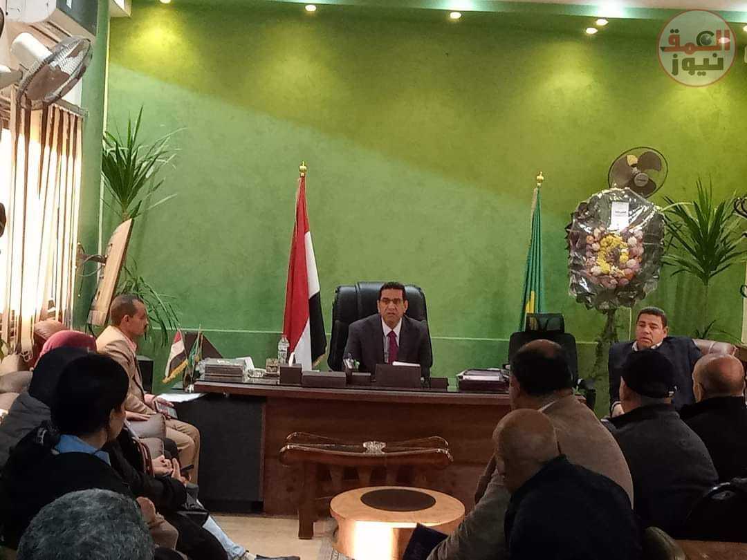 رئيس مدينة المنيا يؤكد على رؤساء الأحياء والقرى تنظيم العمل داخل إدارات التنظيم ليتحمل كل فرد من أفراد المنظومة مسئوليتة الكاملة عن مكانه
