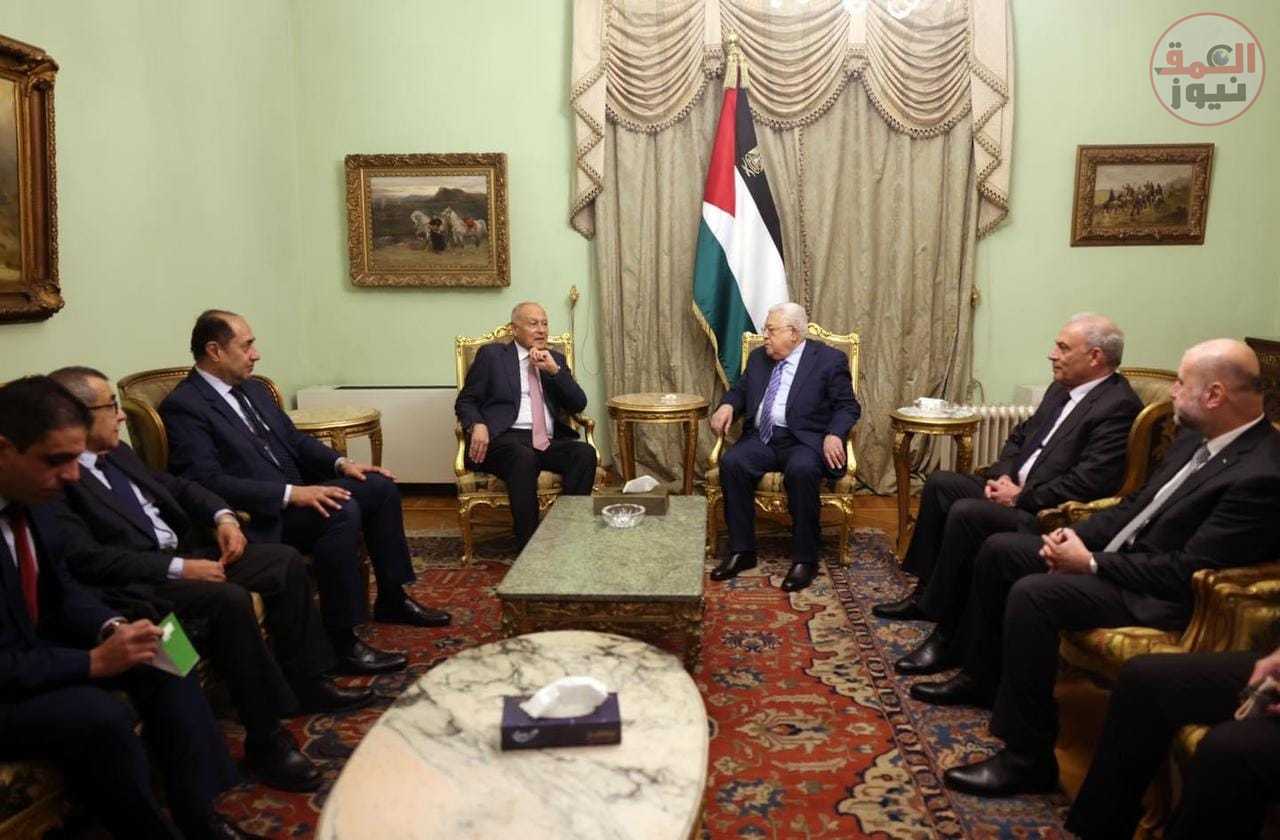 الرئيس الفلسطيني يشهد لقاء تشاوري مع الأمين العام لجامعة الدول العربية