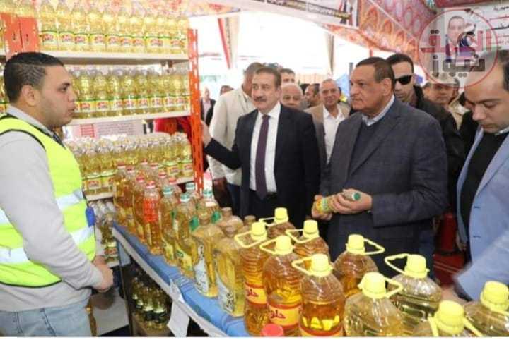 وزير التنمية المحلية ومحافظ المنوفية يفتتحان معارض أهلاً رمضان " بشبين الكوم