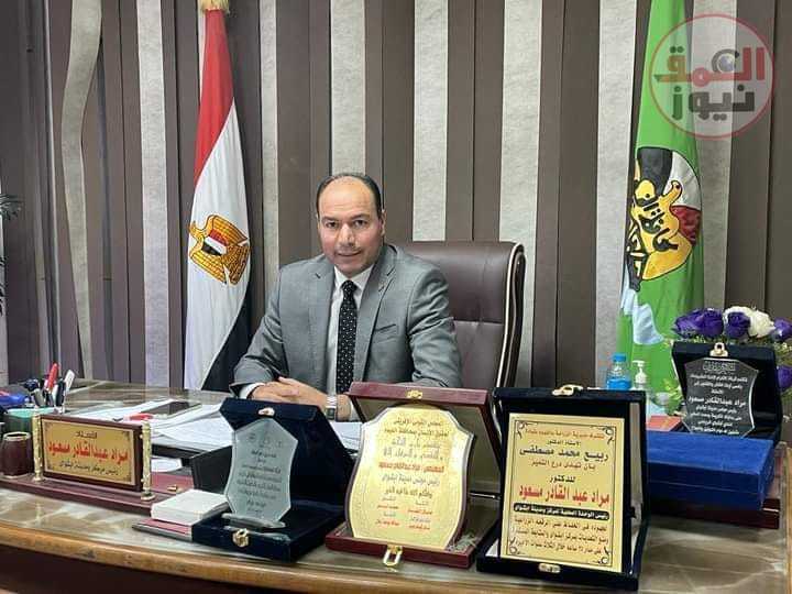 جولة ميدانية موسعة لرئيس المركز لمتابعة أعمال الرصف بمركز ابشواي