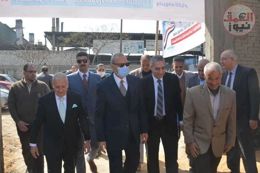 محافظ القليوبية يعقد اجتماعا بمقر مبنى المناطق الصناعية بالخانكة