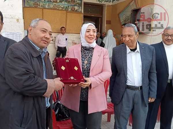 دشنا الثانوية تحتفي "يوم الشهيد" وتكرم الفائزين بـ "أوائل الطلبة " على الجمهورية