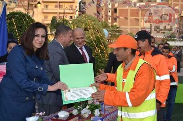 نائب محافظ البحيرة تشارك ١٢٠٠ من العاملين بقطاع النظافة حفل إفطار جماعي وتكرم ١٦١ عامل