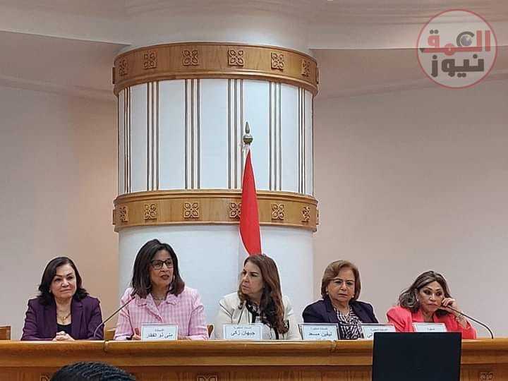 المرأة بين العمل الدبلوماسي والحياة الأسرية