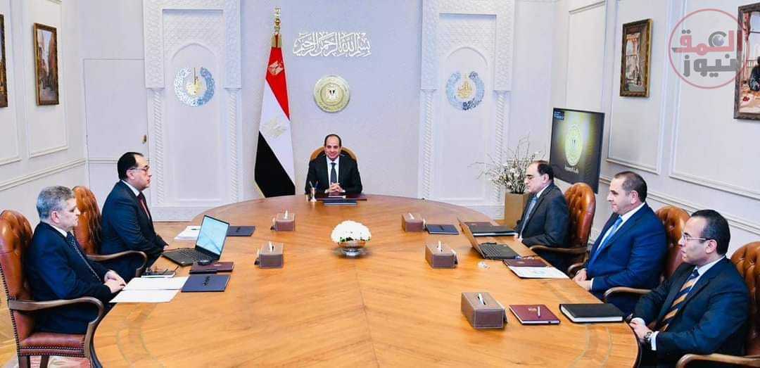 السيد الرئيس يجتمع برئيس الوزراء والفريق أسامة ربيع لمتابعة خطط تطوير قناة السويس