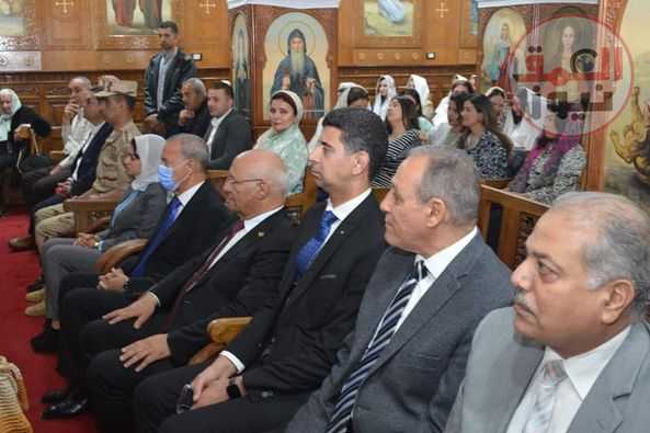 محافظ القليوبية يترأس وفداً لمشاركة الأخوة الأقباط إحتفالاتهم بعيد القيامة المجيد بكنيسة العذراء بمدينة بنها
