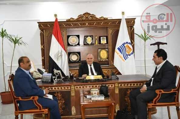محافظ قنا يبحث مع وفد متخصص كيفيه إدارة المخلفات الصلبة
