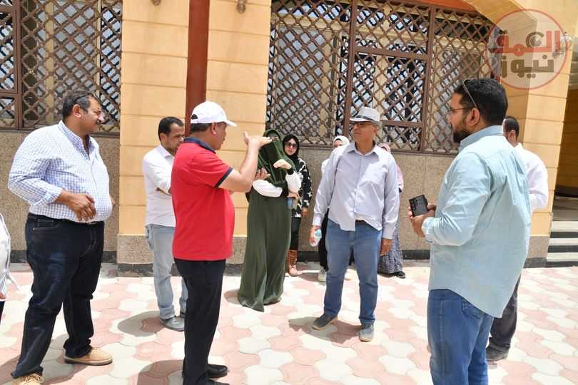 رئيس جامعة الوادى الجديد يجري جولة تفقدية لمتابعة إنشاء مركز البيانات