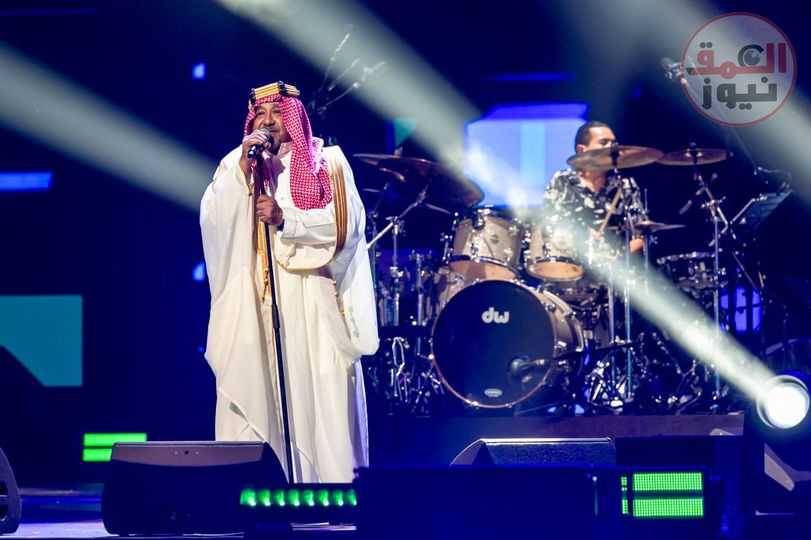الشاب خالد يفاجئ حضور حفل مدل بيست بإطلالة مميزة