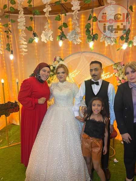 سمر نديم تواصل عمل الخير وتشارك فرحة الغلابة عند الحاجة عزيزة
