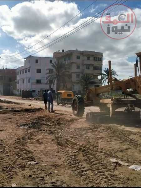 تسهيلاً للحركة المرورية مسح و تمهيد طبانات 10 طرق بنطاق 3 مراكز بالبحيرة