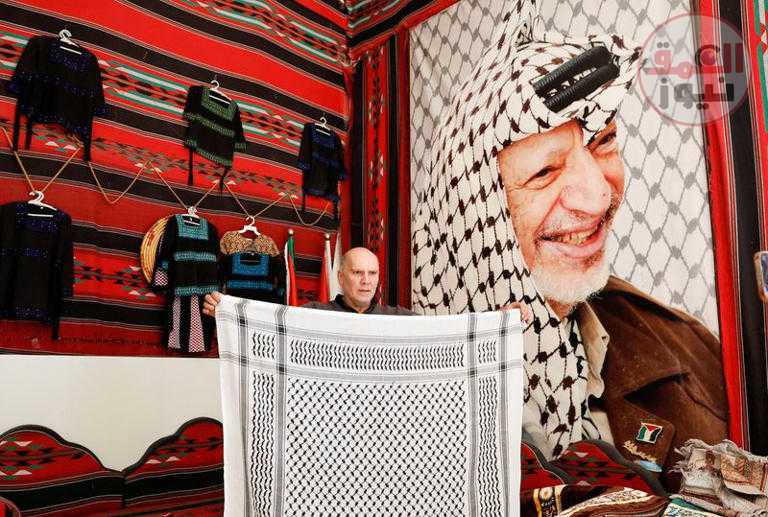 قفزة في مبيعات الكوفية الفلسطينية بأمريكا رغم استهداف واضعيها