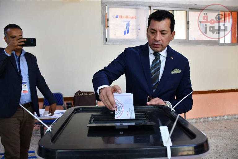 وزير الرياضة يدلي بصوته في الانتخابات الرئاسية