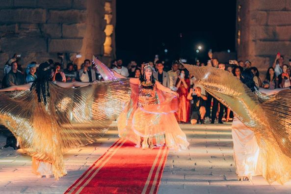 تفاصيل زيارة وفد من المشاهير الأمريكان لمعابد الأقصر وأسوان